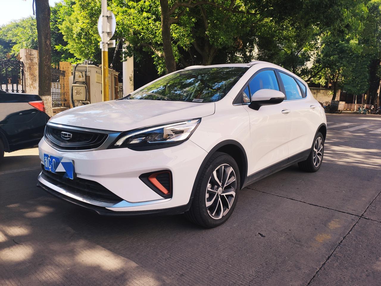 2020款帝豪gs 雅 运动模式下方向盘会变沉 油门也会跟着