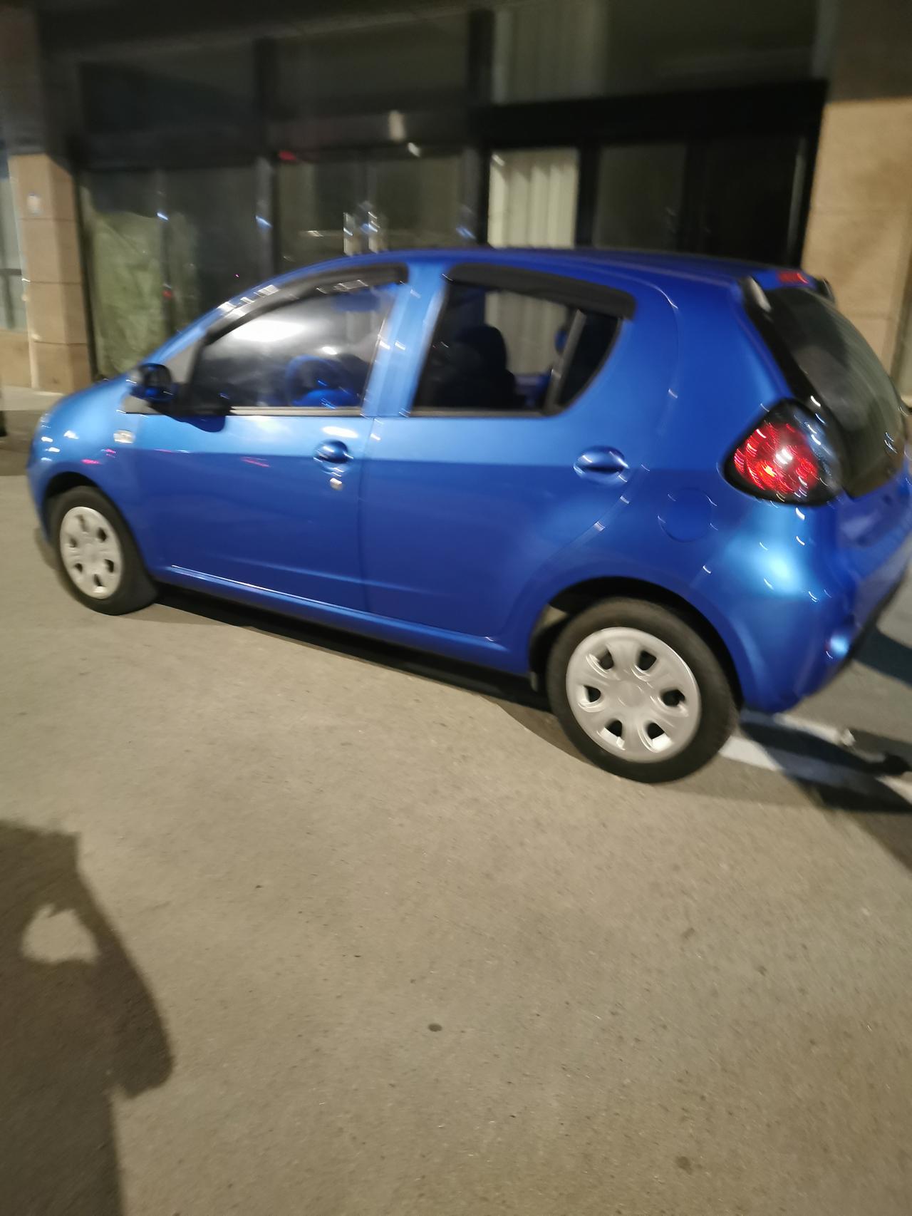 今日拿下蓝猫啦,13年底的车,1.0手动公里数刚刚开回来满3