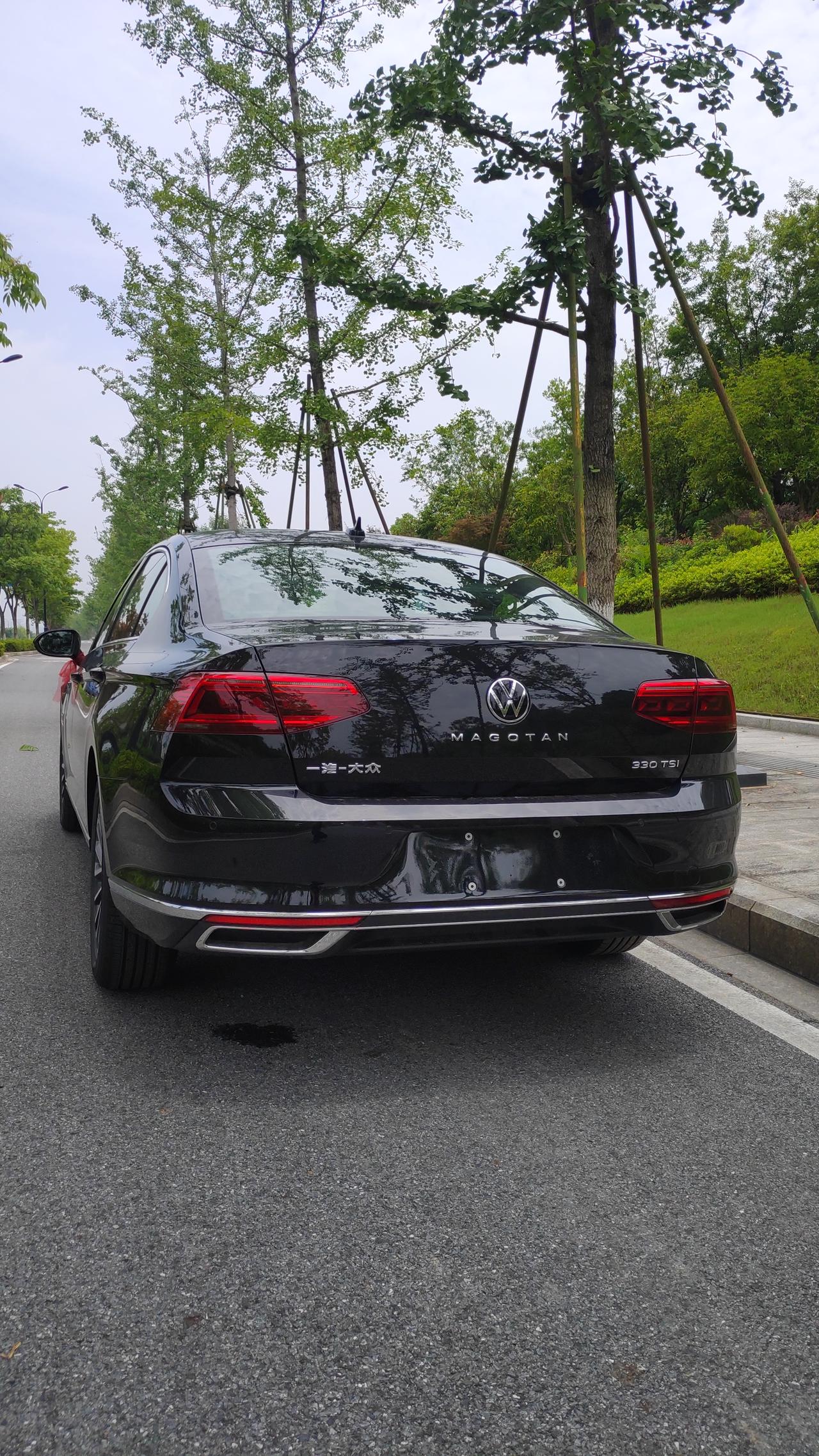 2021款迈腾330豪华版定妆照