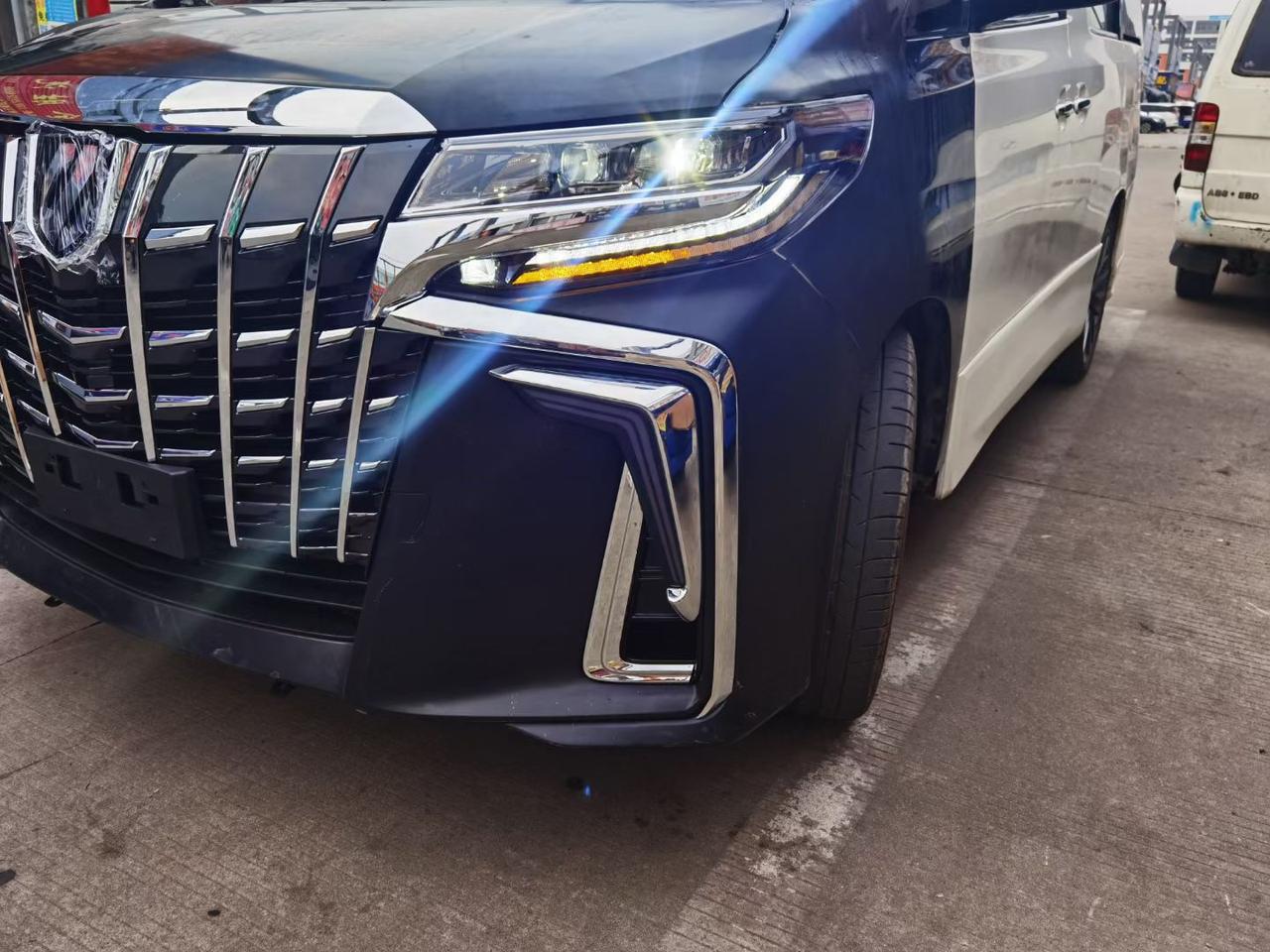 丰田埃尔法20系改装新款30系前脸