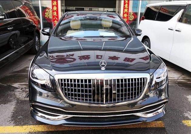 奔驰s800到店实拍,双色车身豪华大气,长5980毫米,尾标