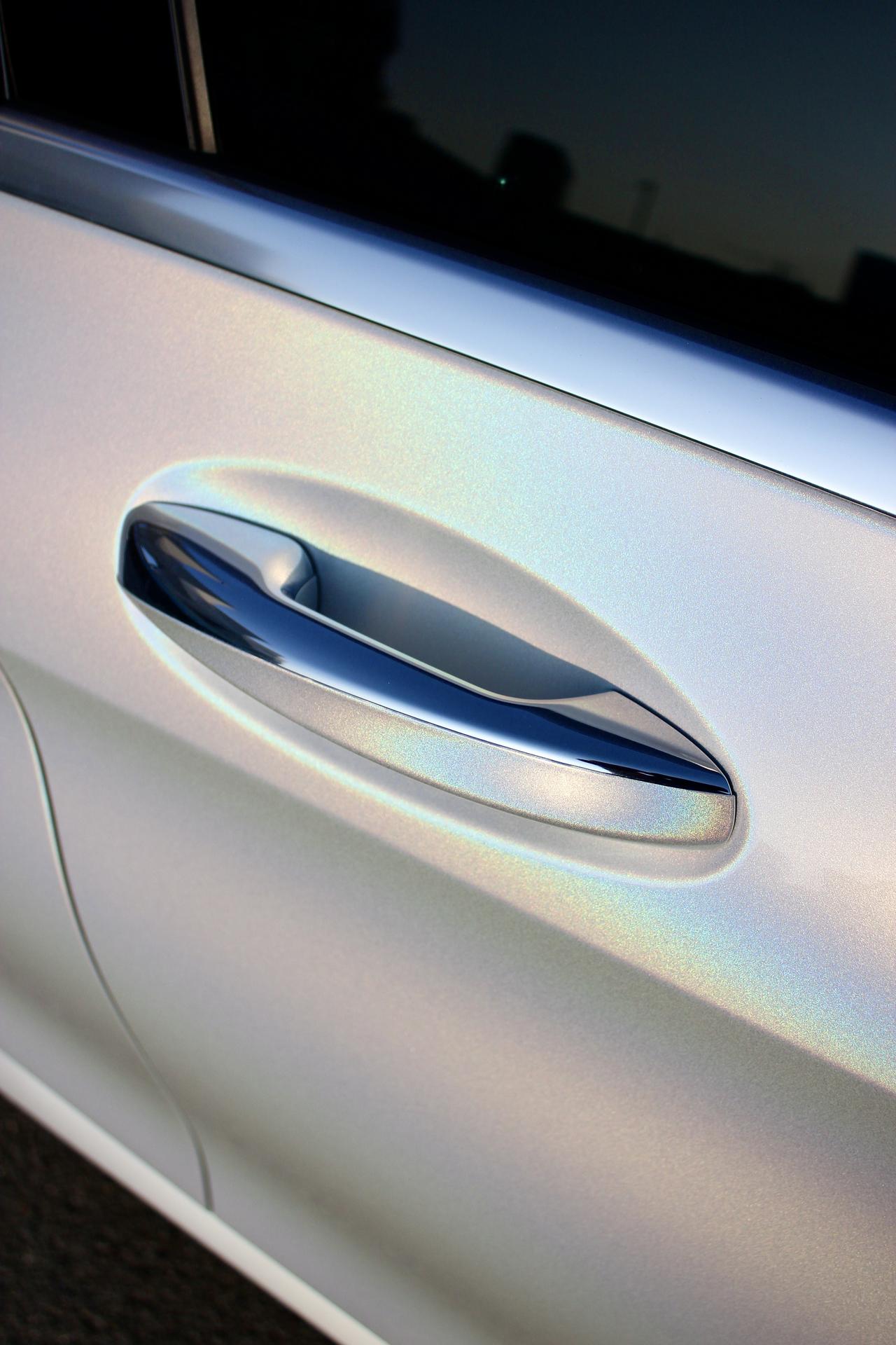 奔驰c260l镭射白是有点不一样