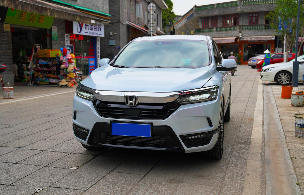 这个周末,和好友自驾广本格陵兰白色的皓影,在光与影的交错中