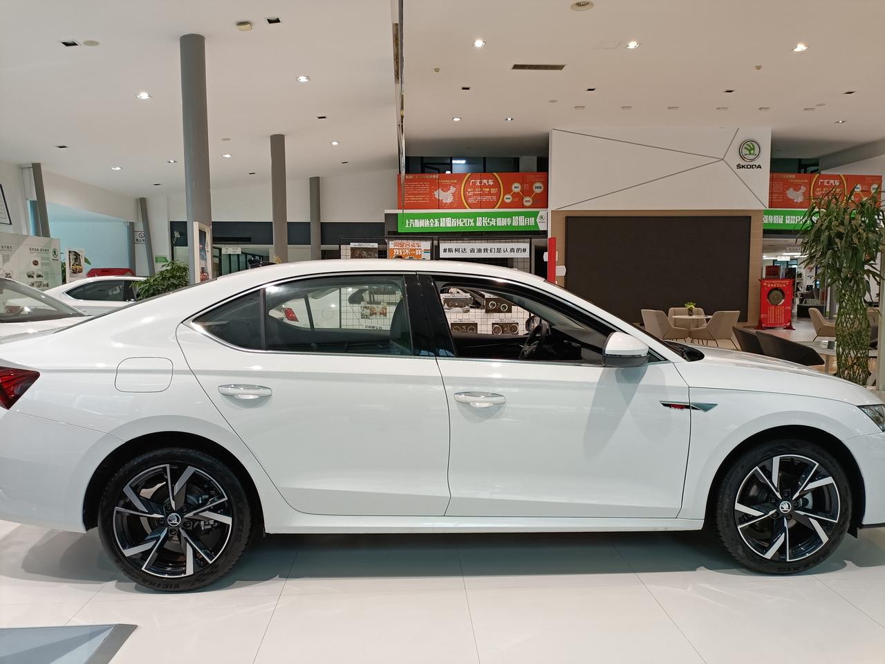 白色明锐pro外观怎么样