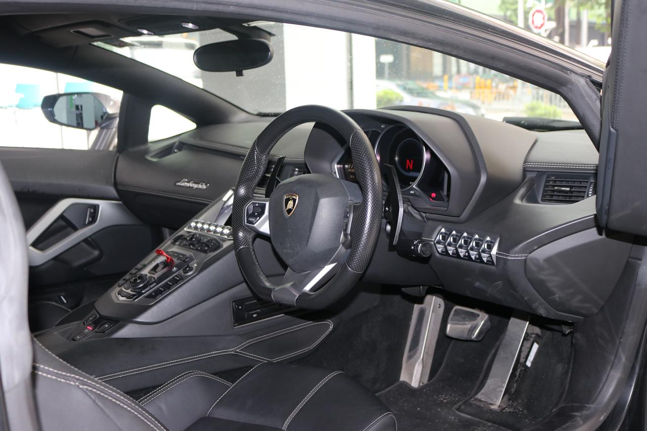 车辆信息兰博基尼 lp700-4 暴风银 黑内饰 右舵港澳牌