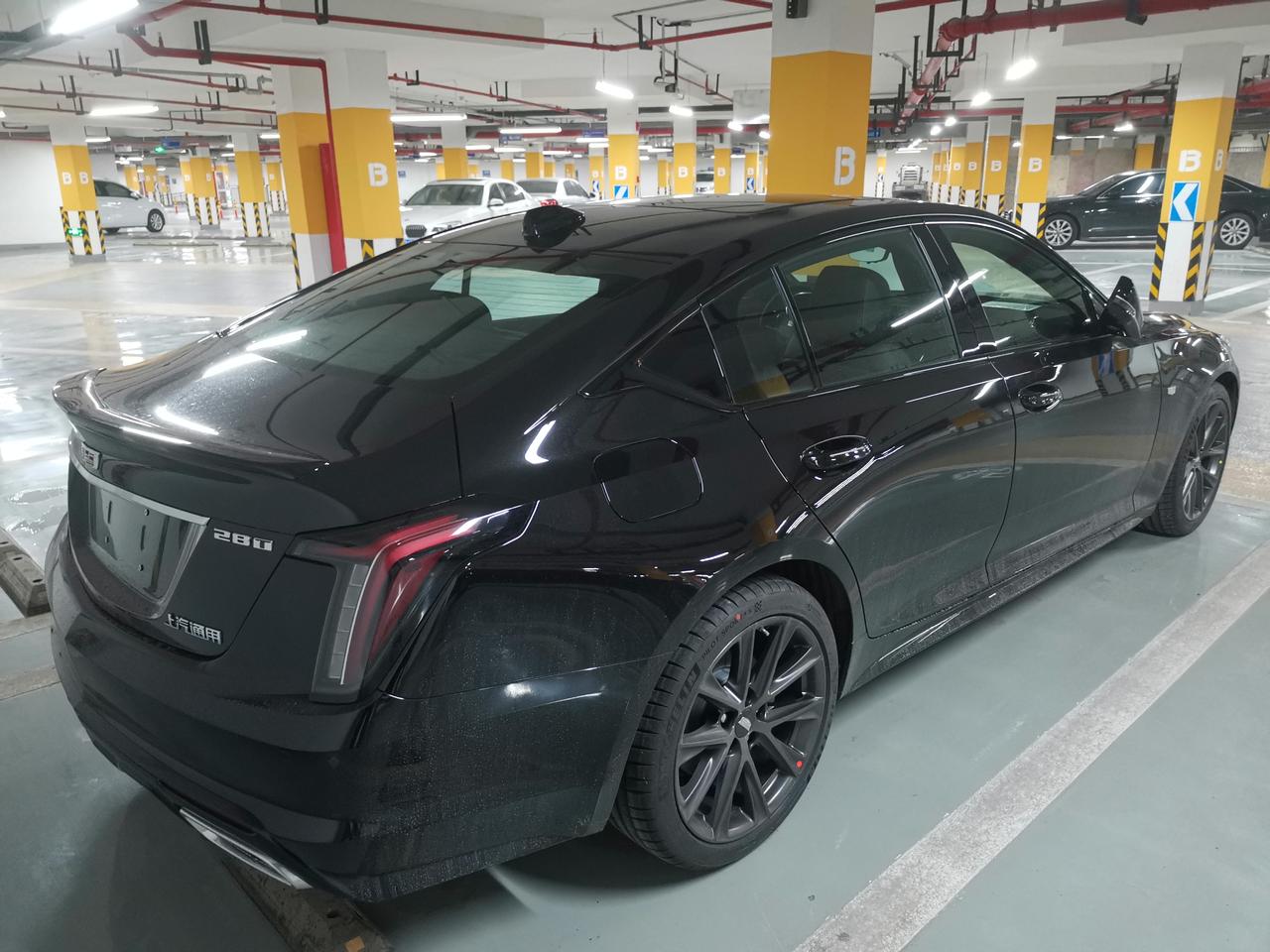 凯迪拉克ct5铂金运动黑武士版,小区野外低调小靓仔,购车才3