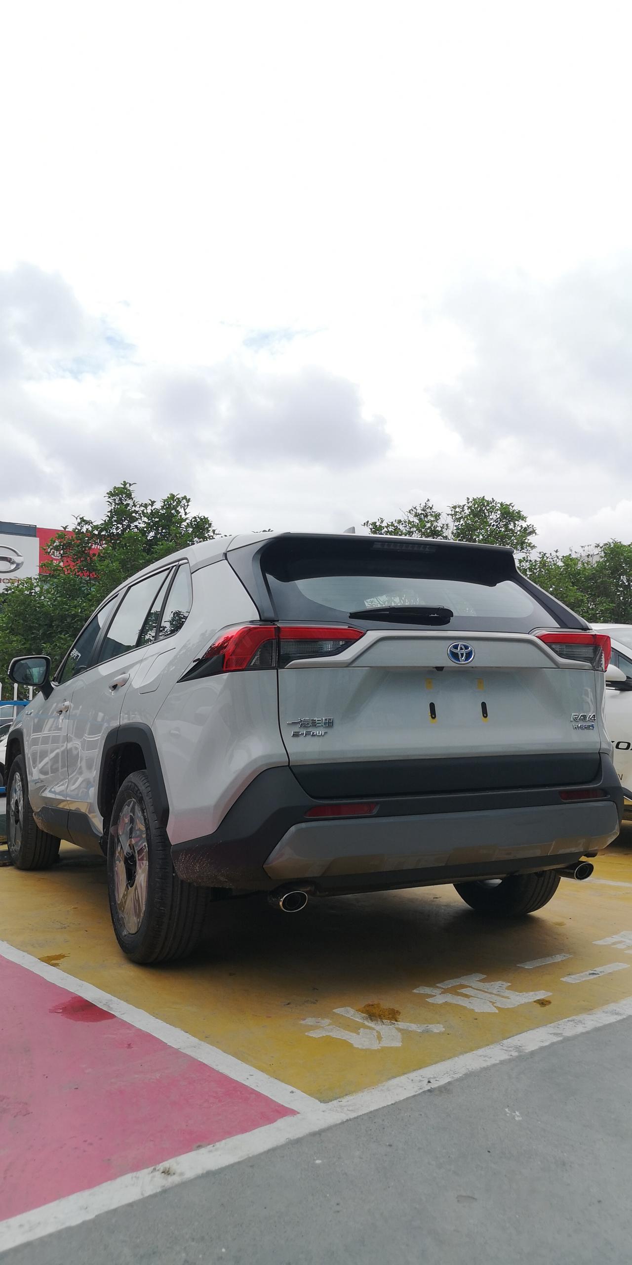 今天订车了钛晶灰这颜色怎么样