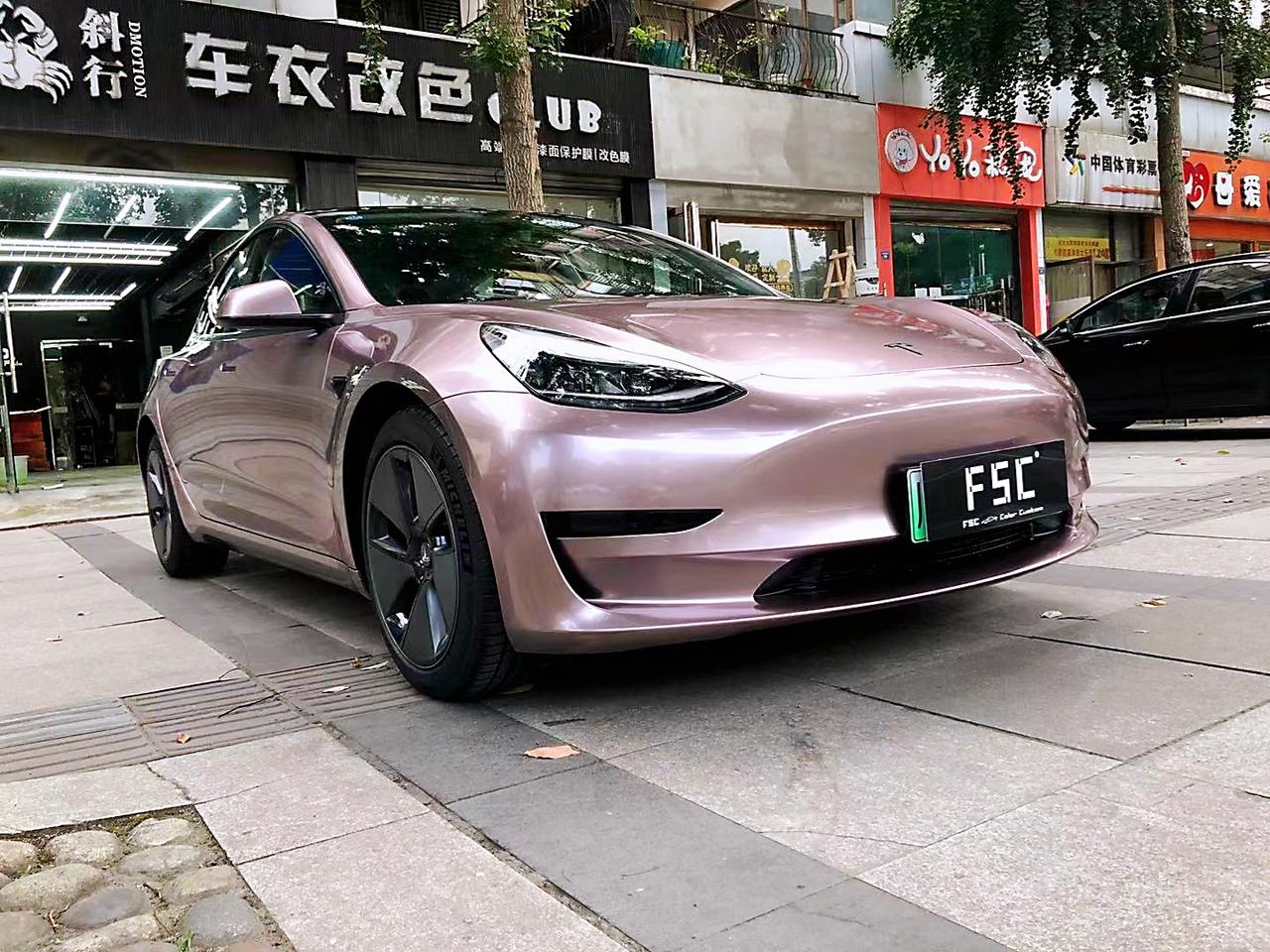 特斯拉改色冰莓粉案例1