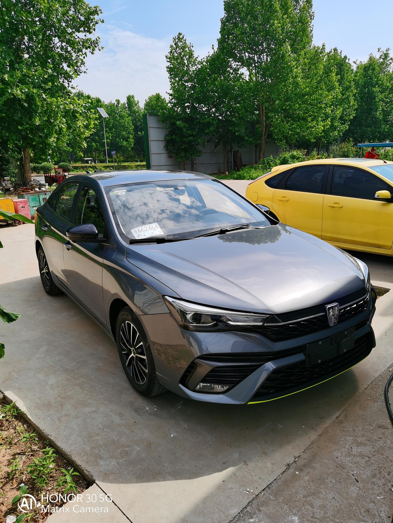 荣威i5自动钻石版69万裸车