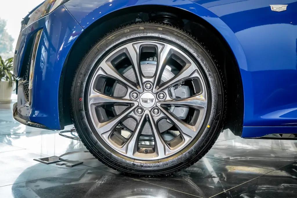 新款轮胎换了_凯迪拉克ct5车友圈_rushbanana_懂车帝