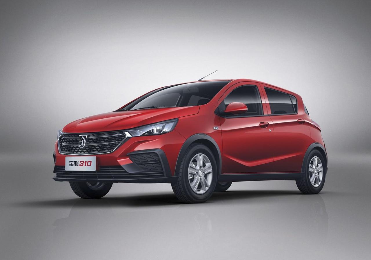 宝骏310是宝骏品牌推出的入门级家用轿车,接地气的售价受到了
