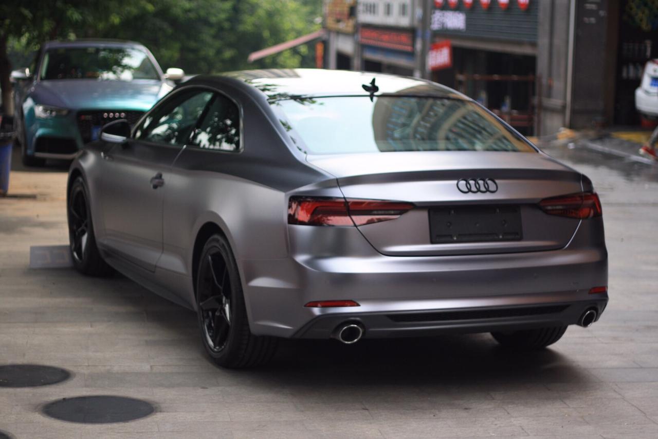 奥迪a5 超亮金属碳灰.这样的战斗气息你爱了吗饿?它不香吗