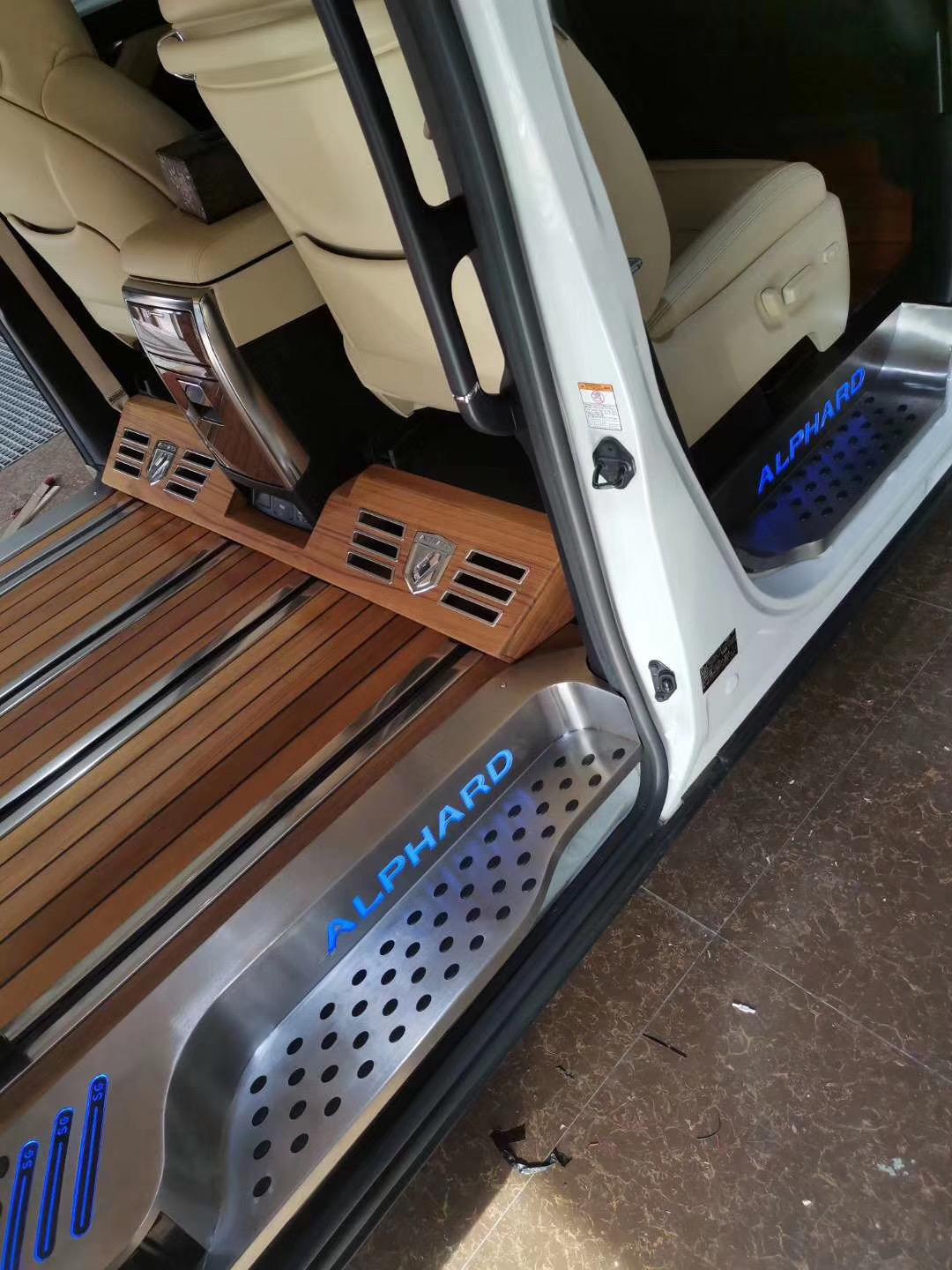 丰田埃尔法顶级游艇木 led迎宾踏板连体休息脚踏_懂车帝