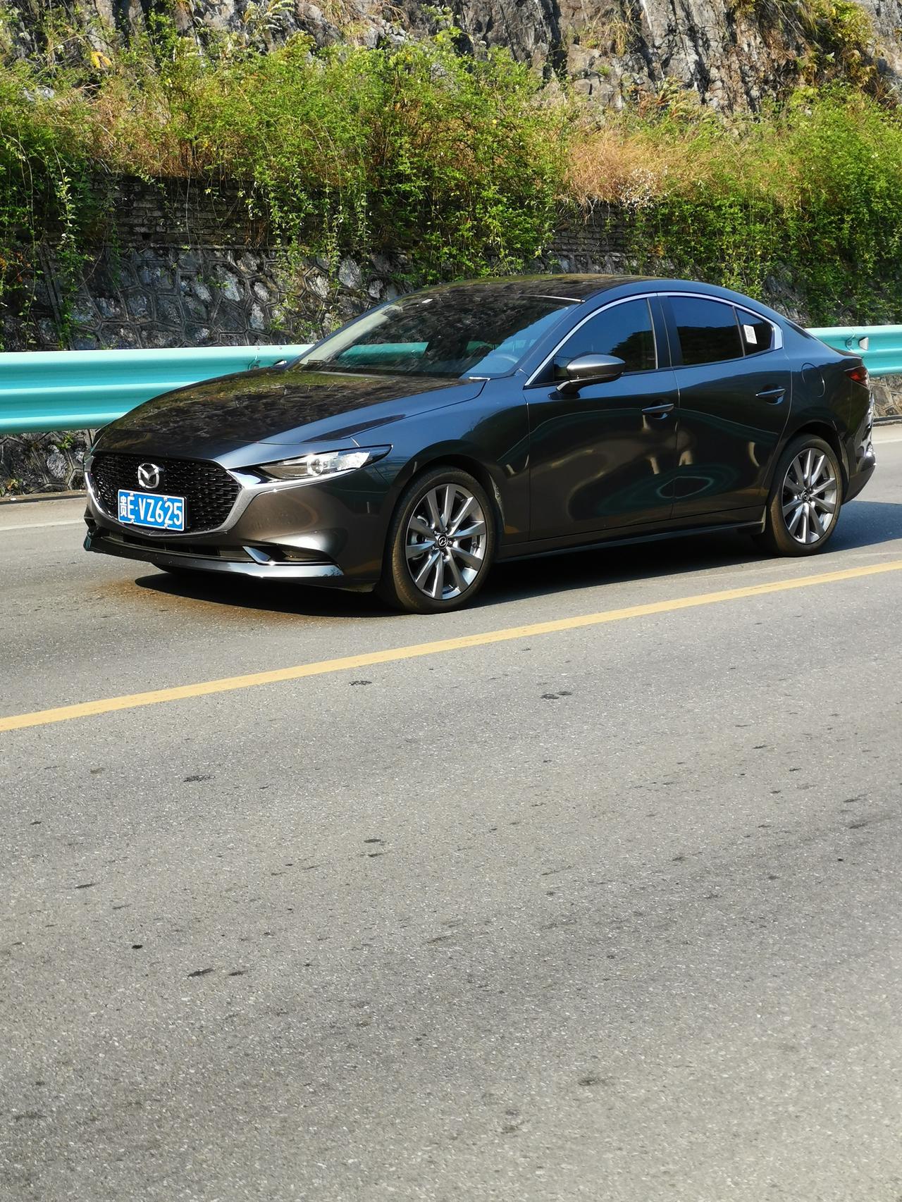 灰色,还是可以的,提车半年了_马自达3 昂克赛拉车友圈_懂车帝