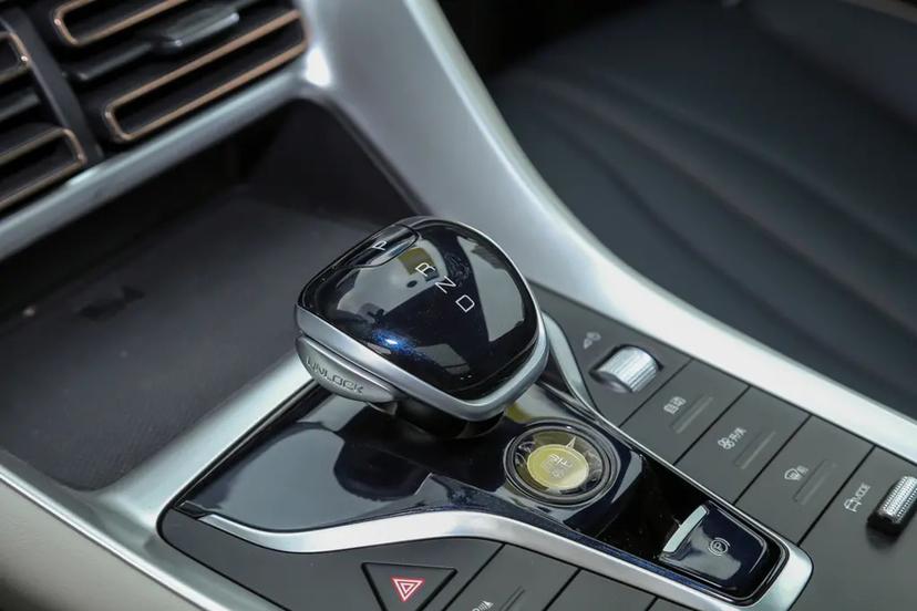 比亚迪电子挡杆_宋pro车友圈_男孩子的大玩具in_懂车帝