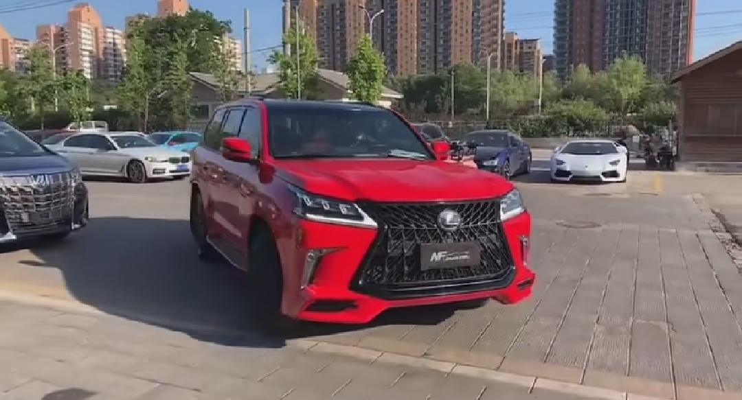 大红色雷克萨斯lx570气势绝对了