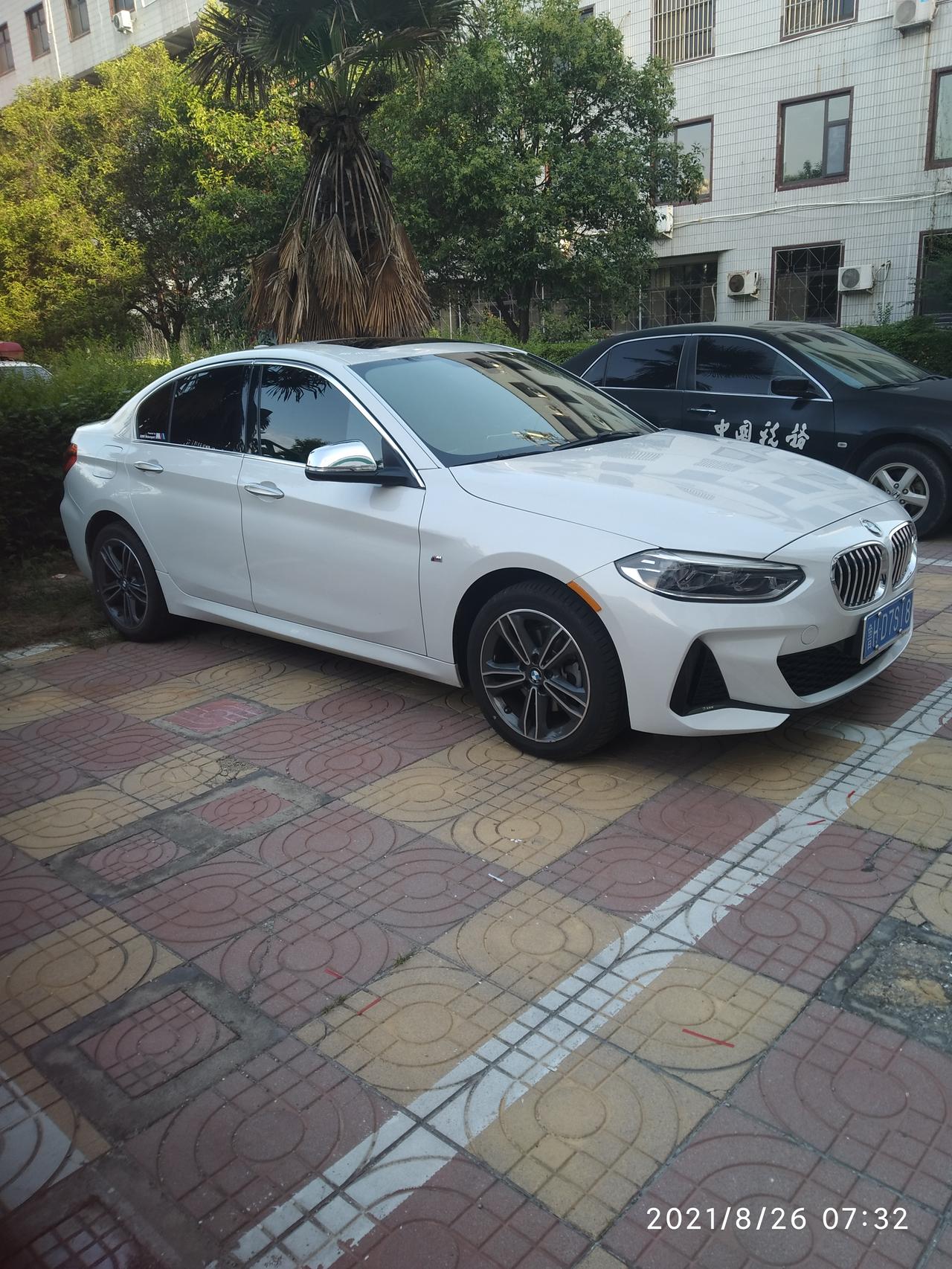 1系车主·车龄半年宝马是尖耳的才是,奥迪是银耳马某357我朋友天籁