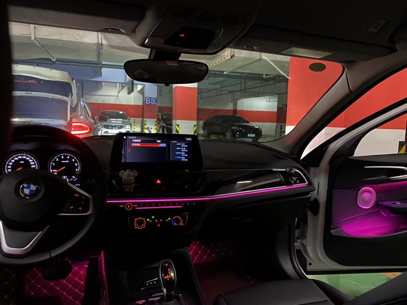 小姐姐的宝马1系落地第一步氛围灯