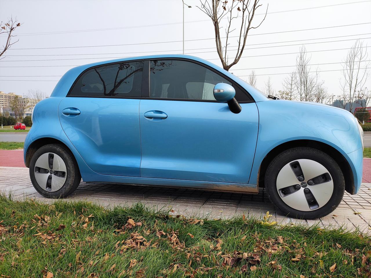 设计感十足,黑猫符合年轻人的高审美需求欧拉黑猫外观采用了极