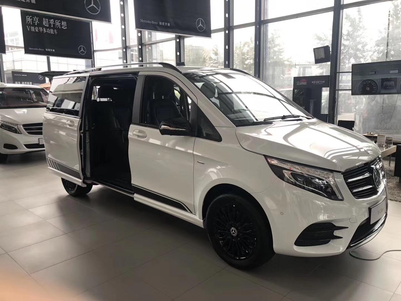 奔驰v260amg运动版白黑这台商务车不一般笑cry