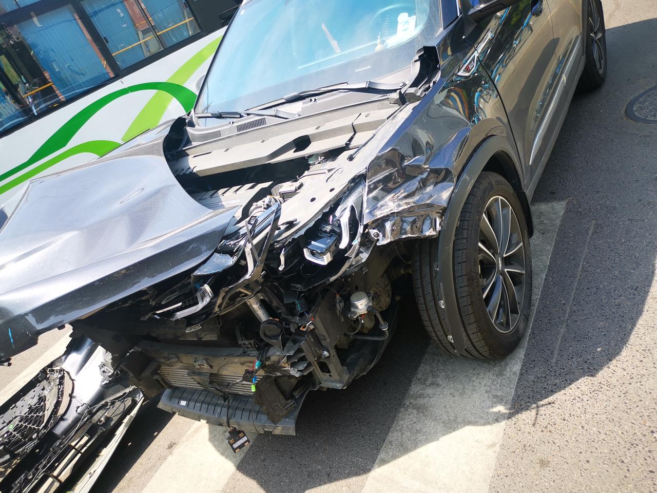 车头碰撞了_瑞虎8 plus车友圈_用户8770813356059_懂车帝