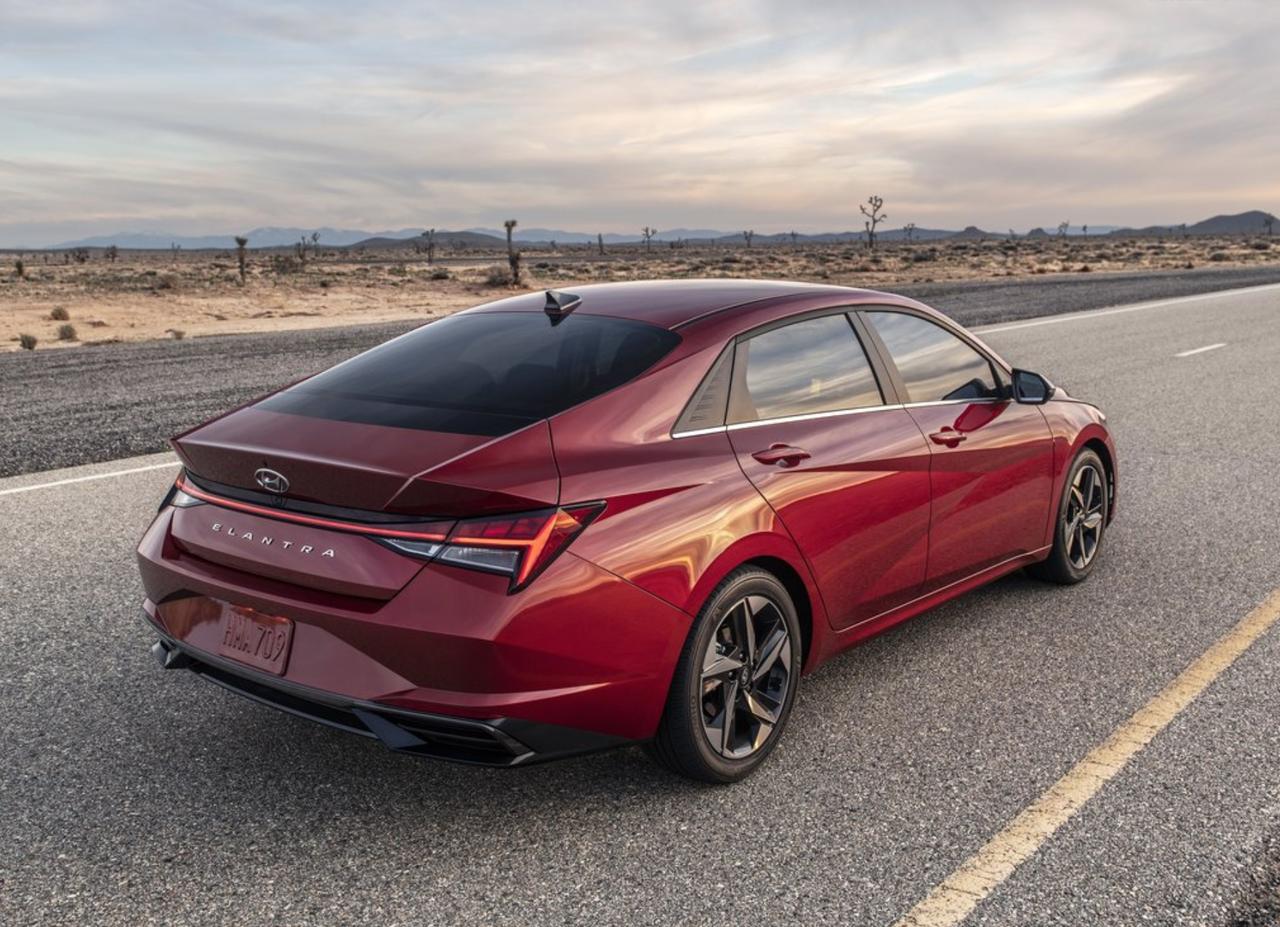 全新一代现代伊兰特官图发布,这套全新的设计语言看起来咋样_懂车帝