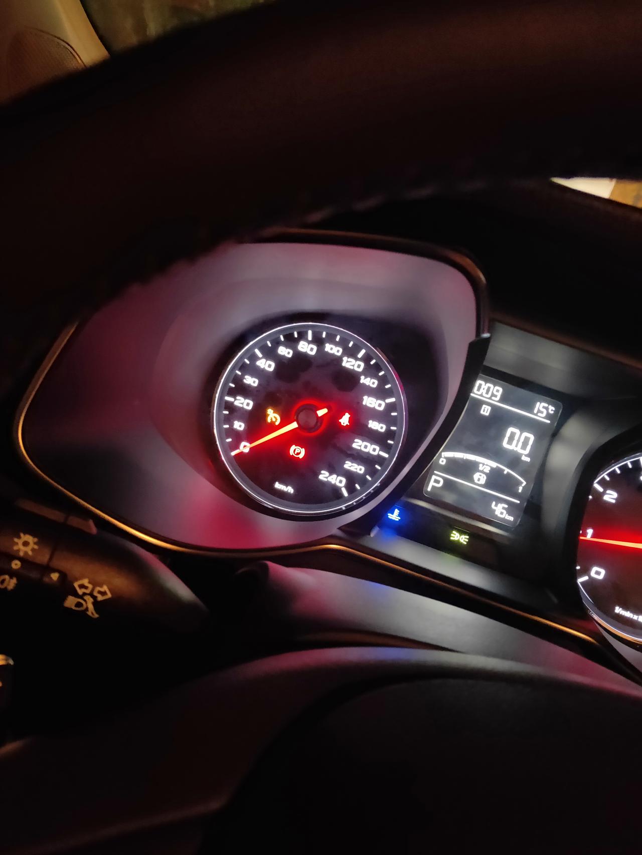 名爵6那个黄色指示灯啥玩意啊?谢谢_名爵6车友圈_懂车帝