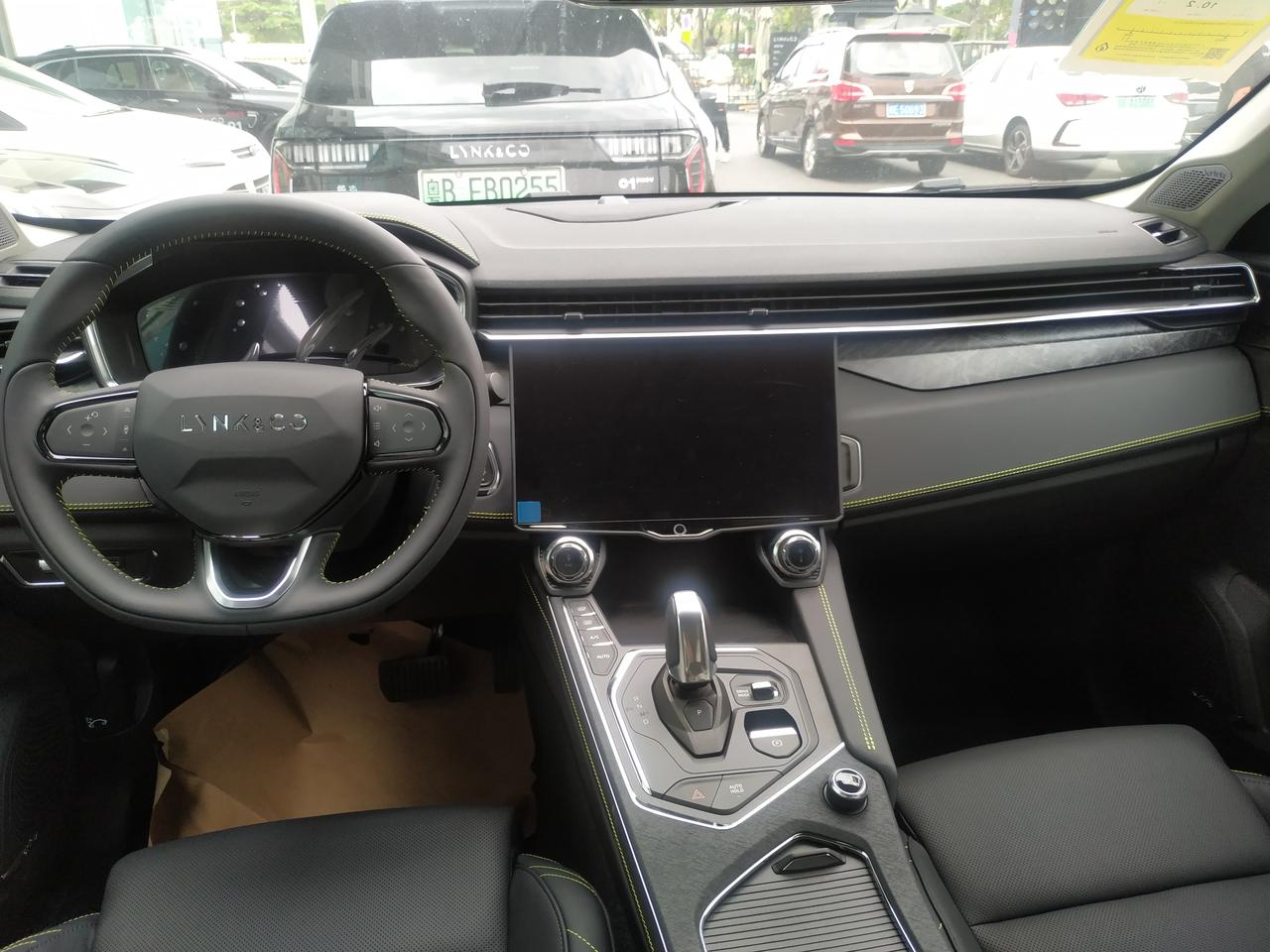 补发几张领克05内饰照片,后排地面还是很平整的__懂车帝