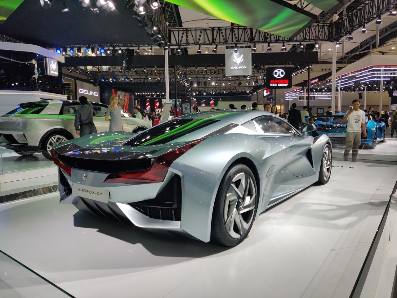 北汽集团旗下的高端电动跑车arcfox,赛道版与街道版,好看