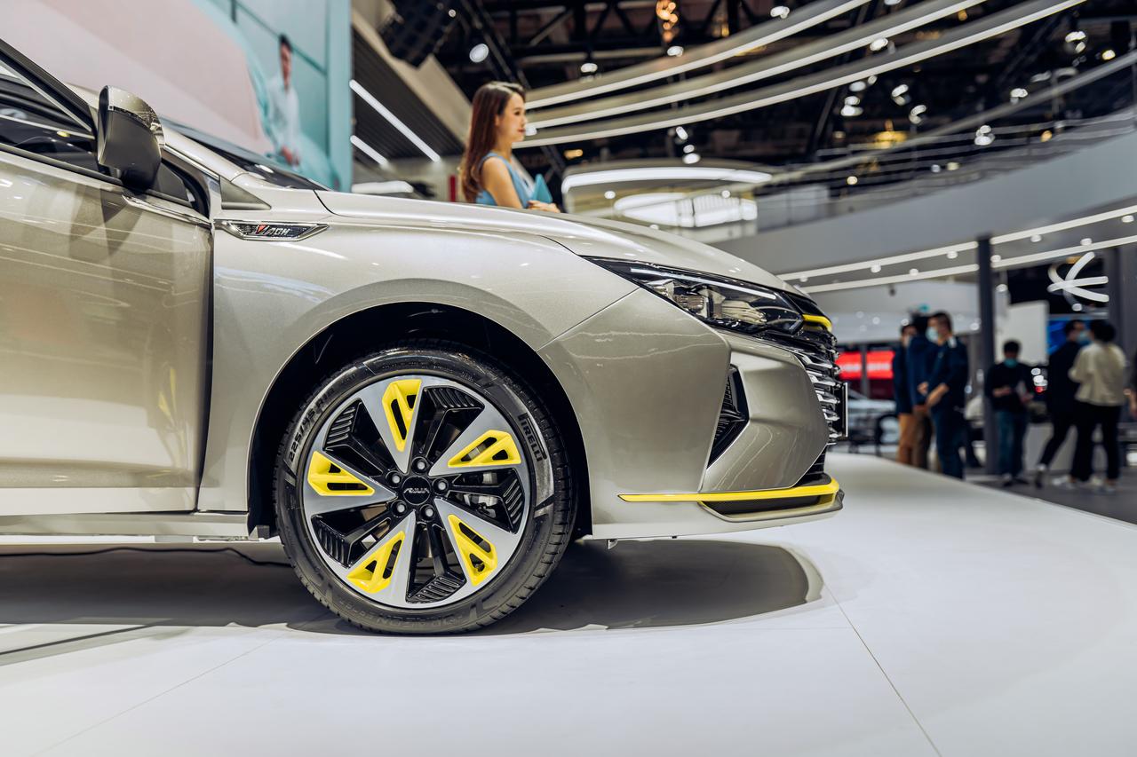 在上海车展上,东风风神奕炫max暗夜版正式发布 暗夜版更为动