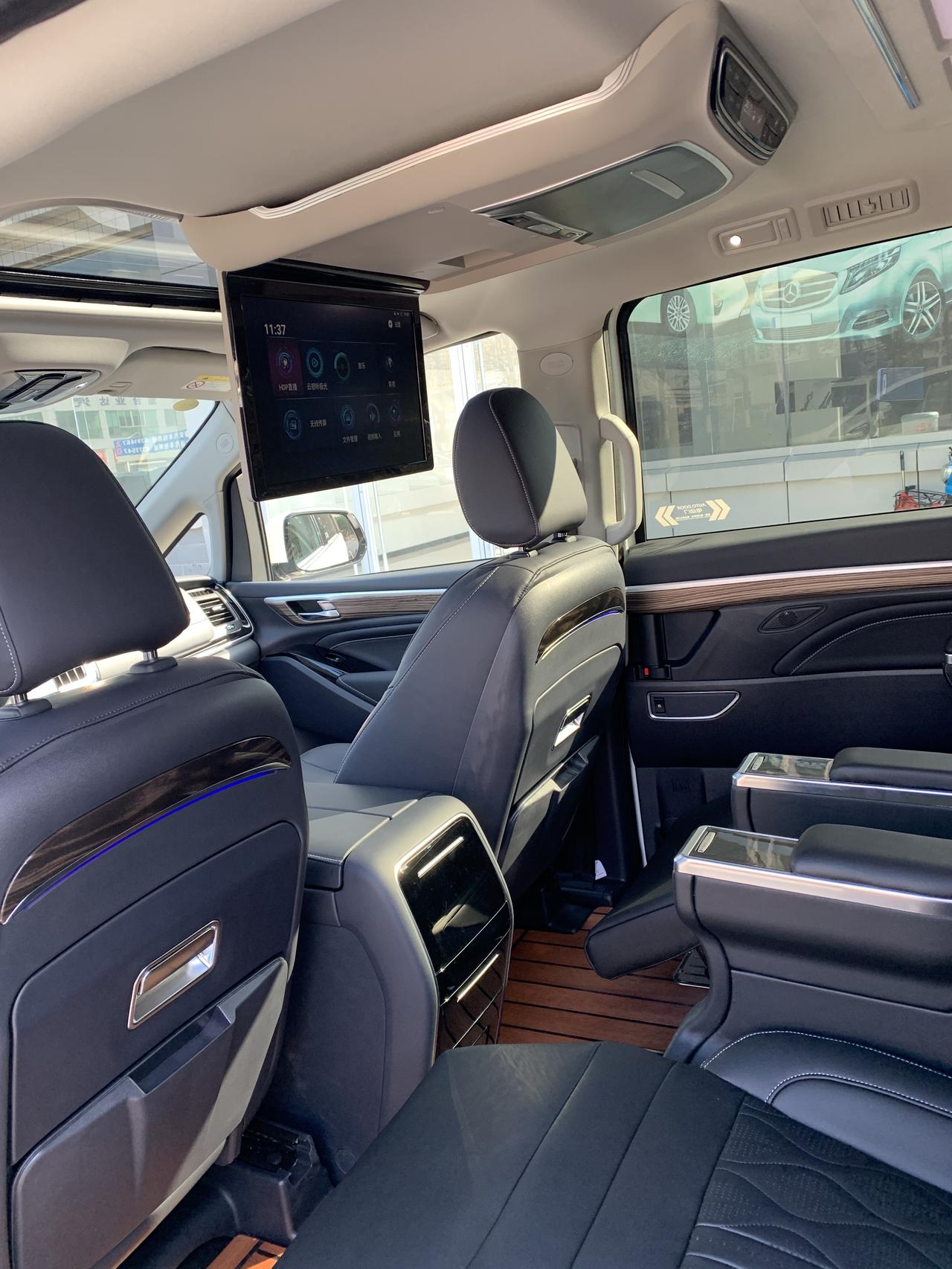 广汽传祺商务车内饰