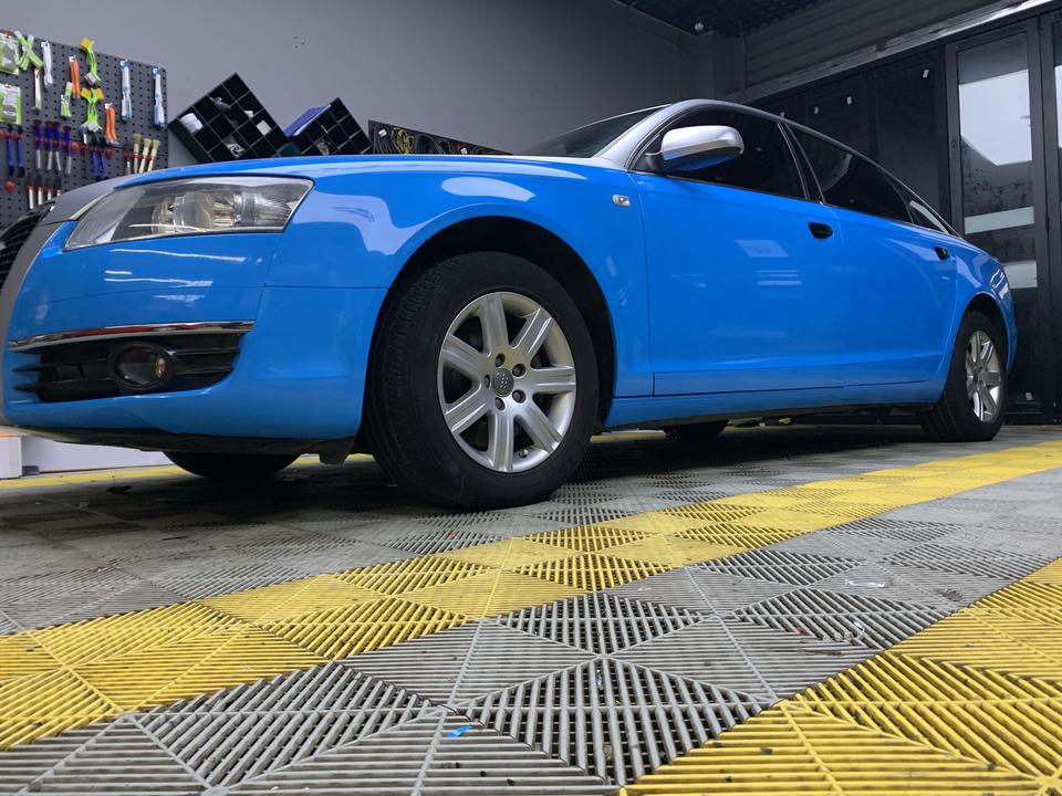 奥迪a6蓝银双拼