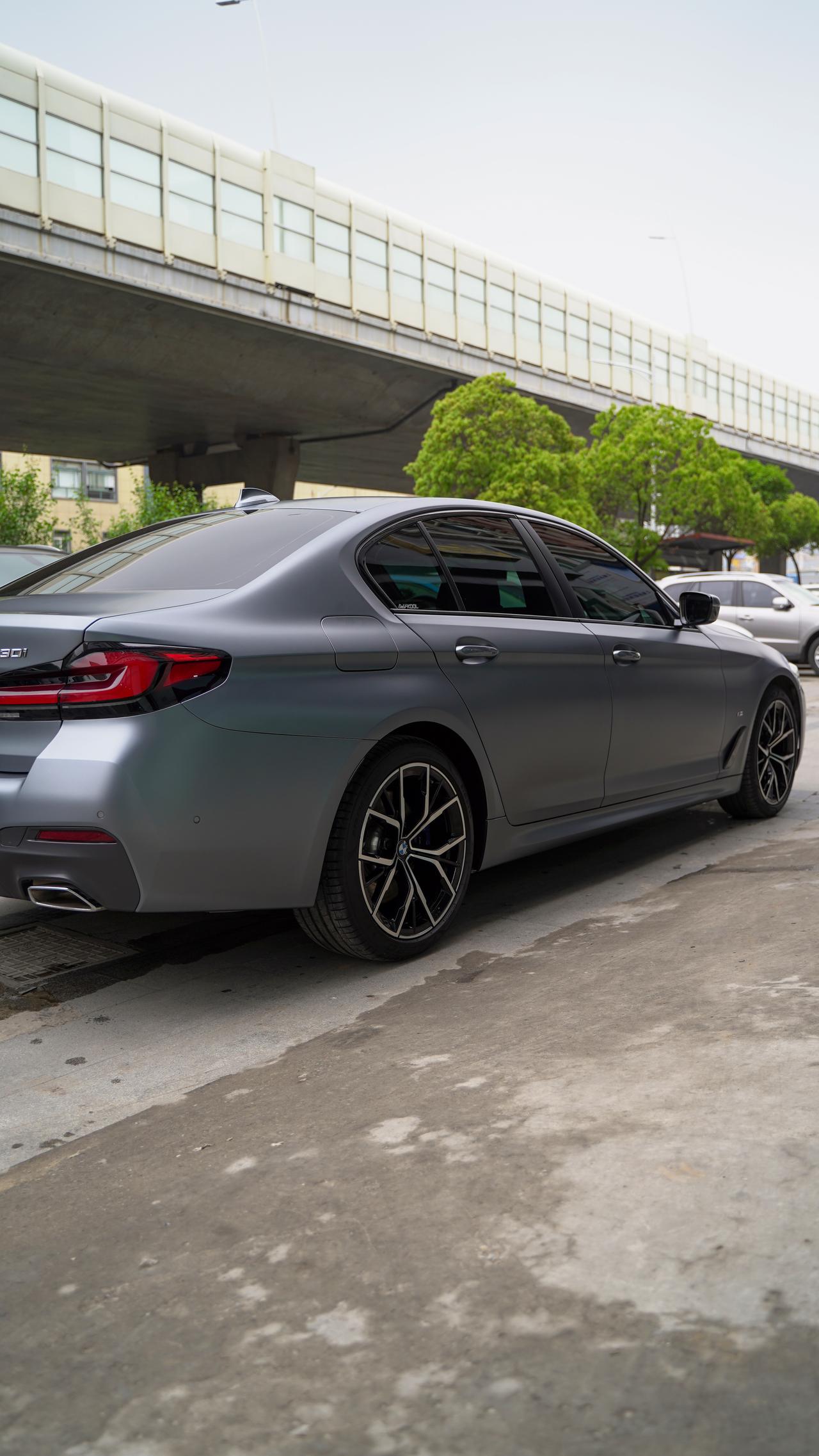 宝马5系哑光隐形车衣