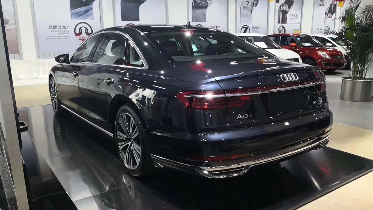 奥迪a8d5尊贵型月光蓝比a6便宜