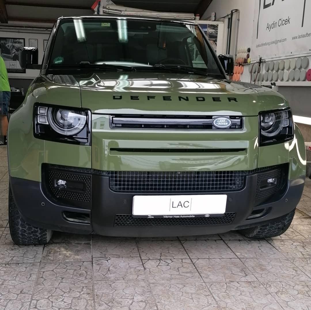 正宗鸡屎绿的路虎卫士了解下!#北环车闻##豪车超跑##路虎