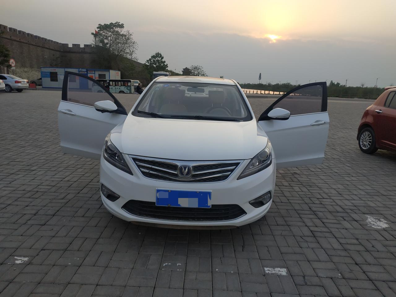 国产车不用谈啥保值率,裸车7万2,开了三年半,现在新款逸动p