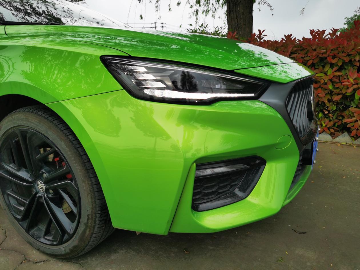 一抹赛道绿名爵6给我带来2021好运