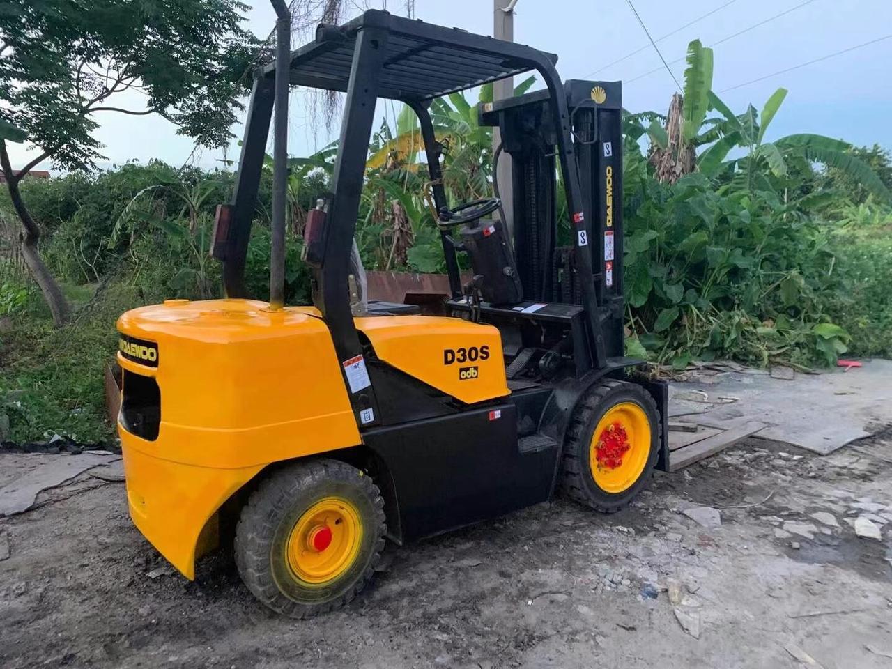 新货:15款大宇斗山叉车,3吨,三节带中缸,5米高,中韩合资