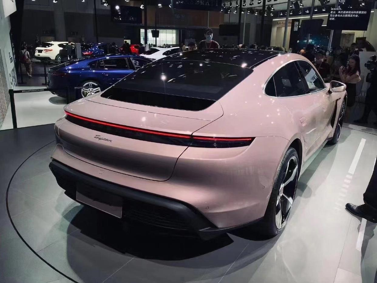 现车taycan冰莓粉树莓紫1018600