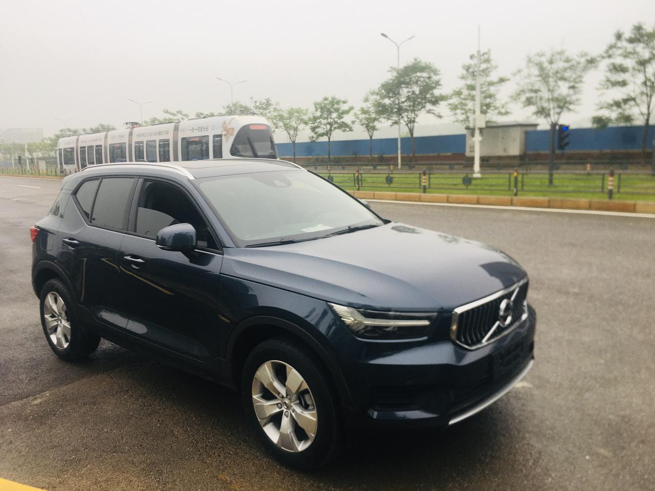 沃尔沃xc40牛仔蓝实拍图片