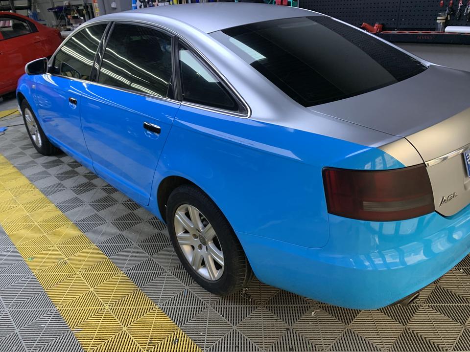 奥迪a6蓝银双拼