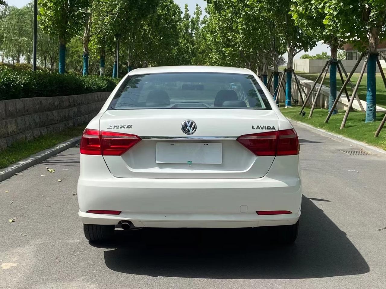 17年大众朗逸16自动舒适油耗低空间大家庭代步首选