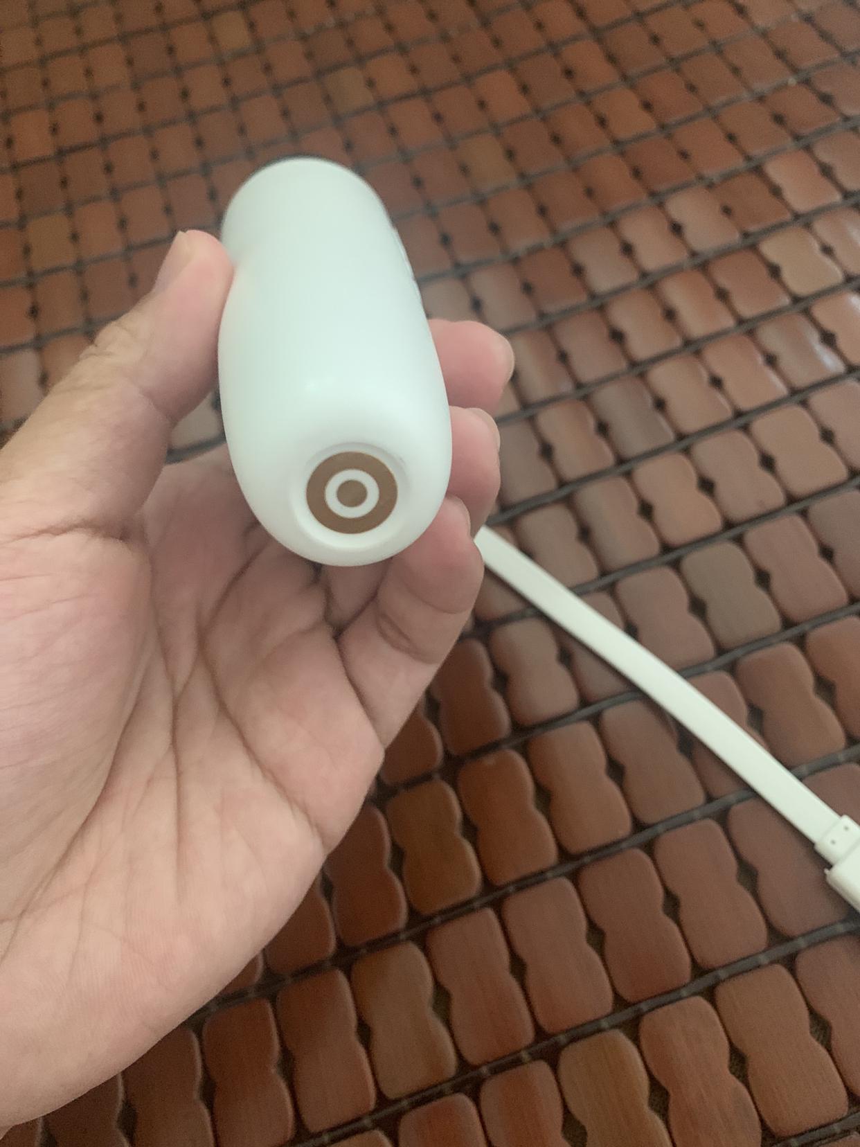 比亚迪麦克风怎么充电的
