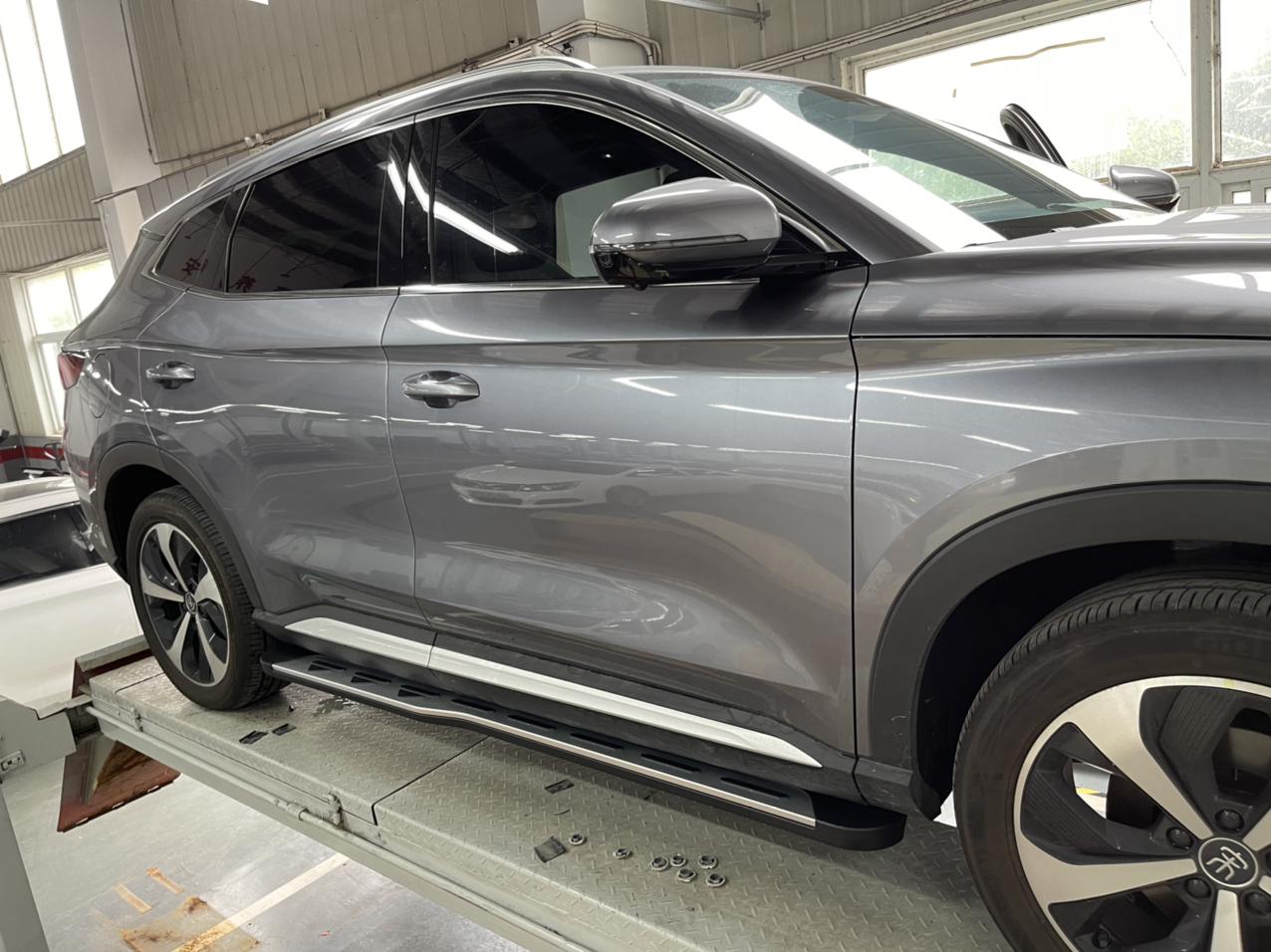 宋plus ev车主·车龄半年不懂车也可以懂道理彪彪儿625侧踏板能