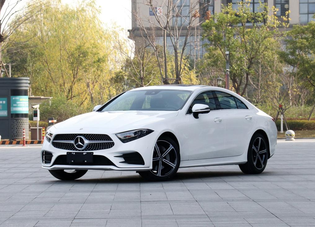 看到奔驰cls260之后男:奔驰这跑车才1.5t 女:奔驰