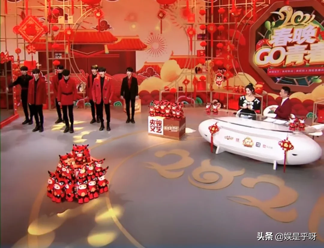 主持|央视春晚主持阵容大换新小尼思思压力大董卿接班人张韬帅气