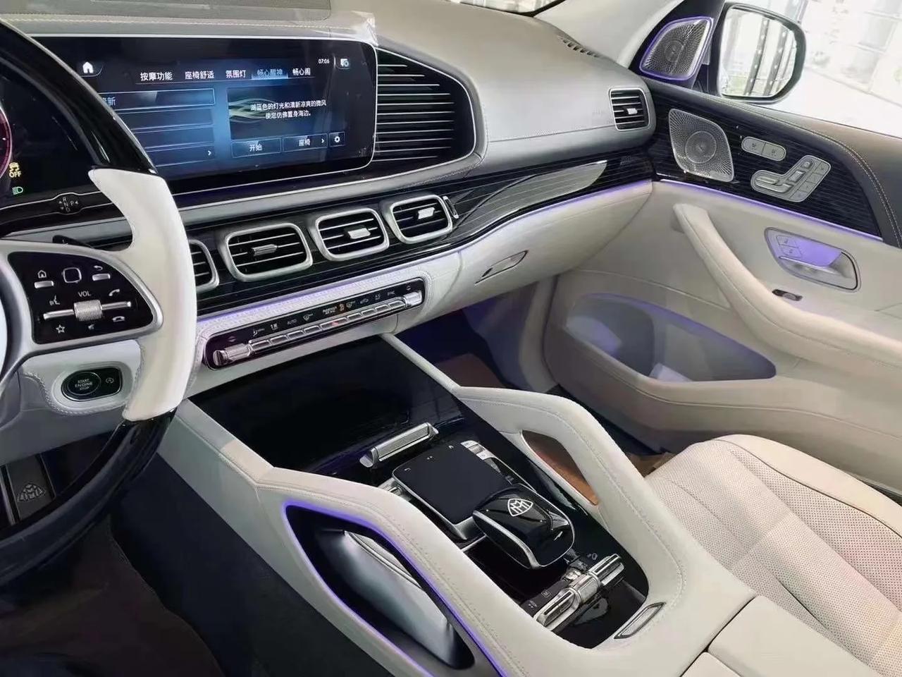 车型迈巴赫gls600礼尚指导价2980000颜色外观铱银色钙蓝内饰水晶白色