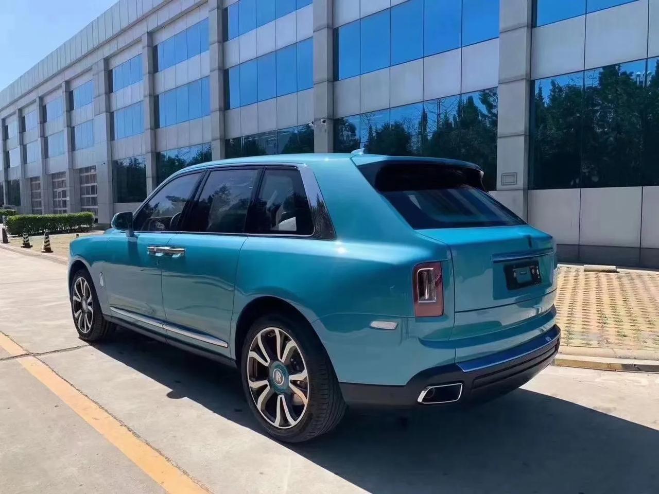 劳斯莱斯库里南绿松石蓝绿松石蓝极地白配置四座天窗按摩座椅定制钥匙