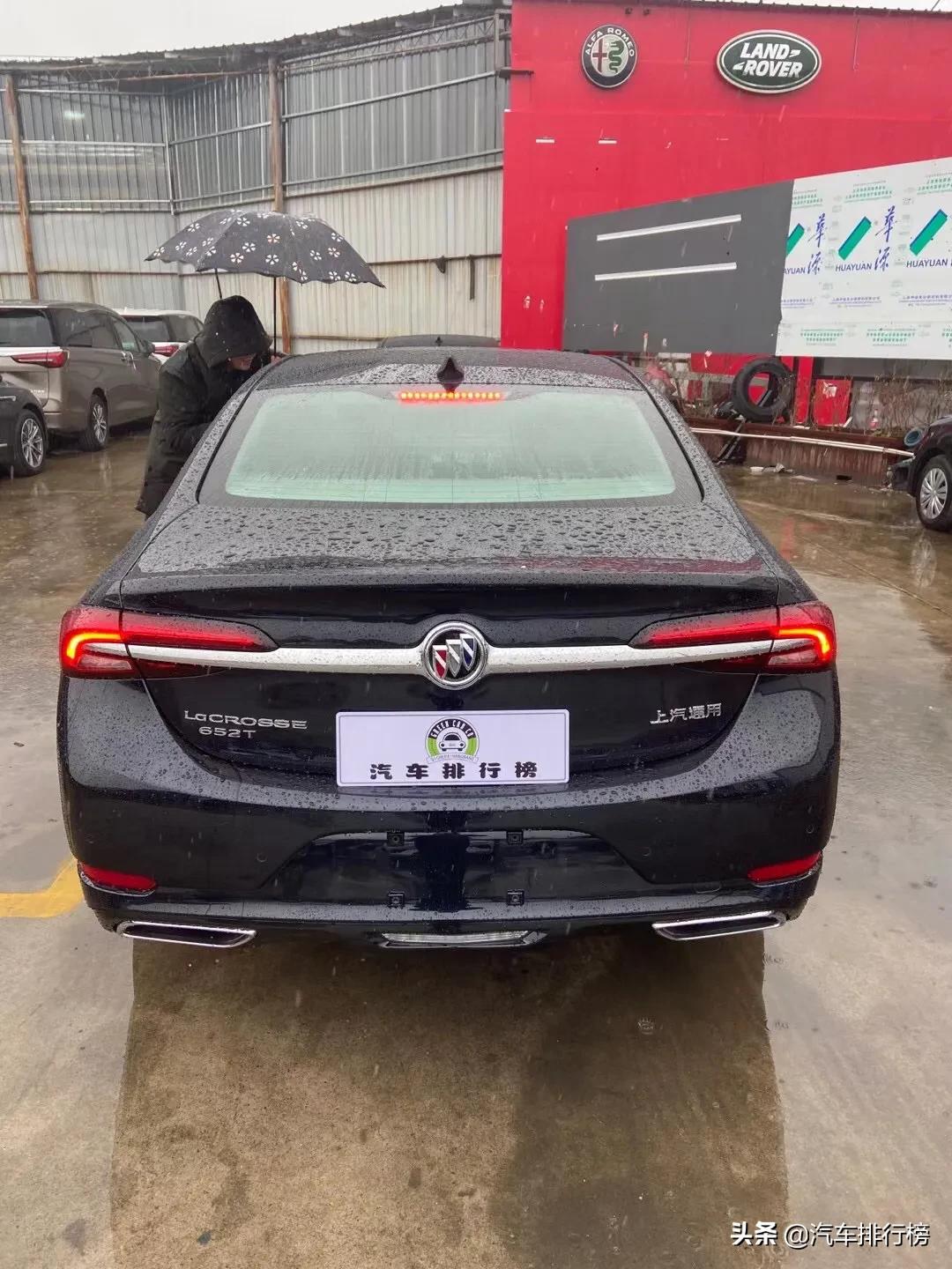 今日提车别克君越21款652t豪华版上海今天雨有点大但是还是挡不住车主