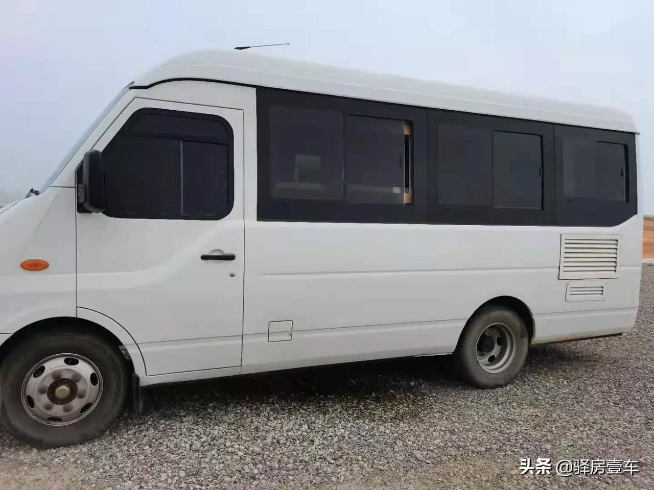 19年一月上牌的国五五菱房车长轴高顶手动挡柴油2020年夏天加装800